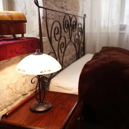 Tragurium & Salona Apartman Trogir