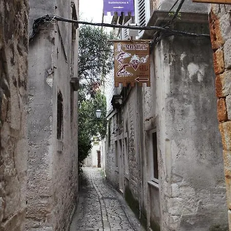 Tragurium & Salona Apartman *