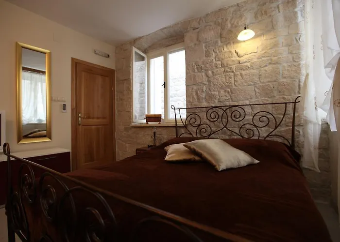 楚爱阁温&索罗那公寓酒店 特罗吉尔