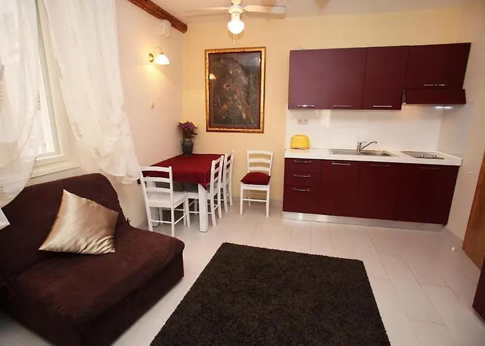 楚爱阁温&索罗那公寓酒店 *